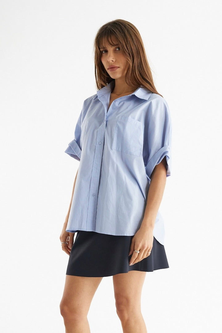 LISA CRISP BUTTON DOWN TOP IN LIGHT BLUE
