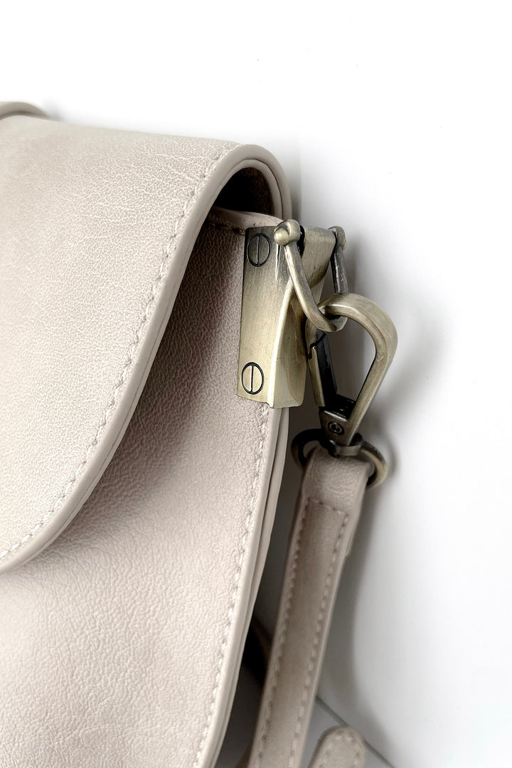 CHEVRON CROSSBODY BAG IN BONE