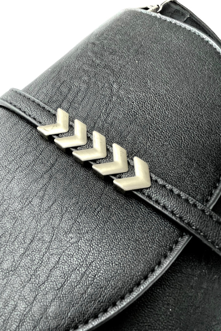 CHEVRON CROSSBODY BAG IN BLACK