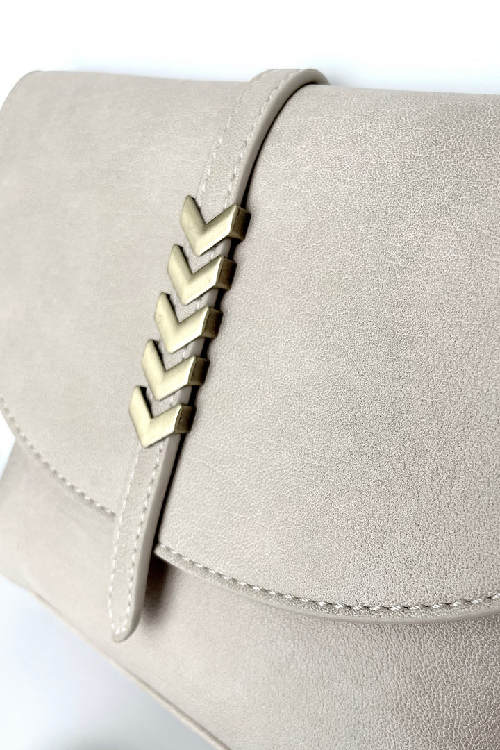 CHEVRON CROSSBODY BAG IN BONE