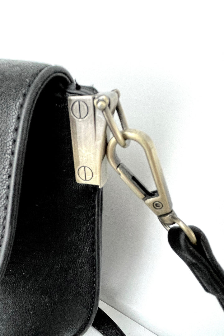 CHEVRON CROSSBODY BAG IN BLACK